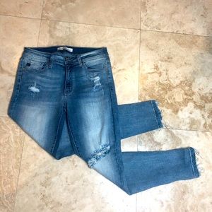 KanCan Distressed Jeans size 28
